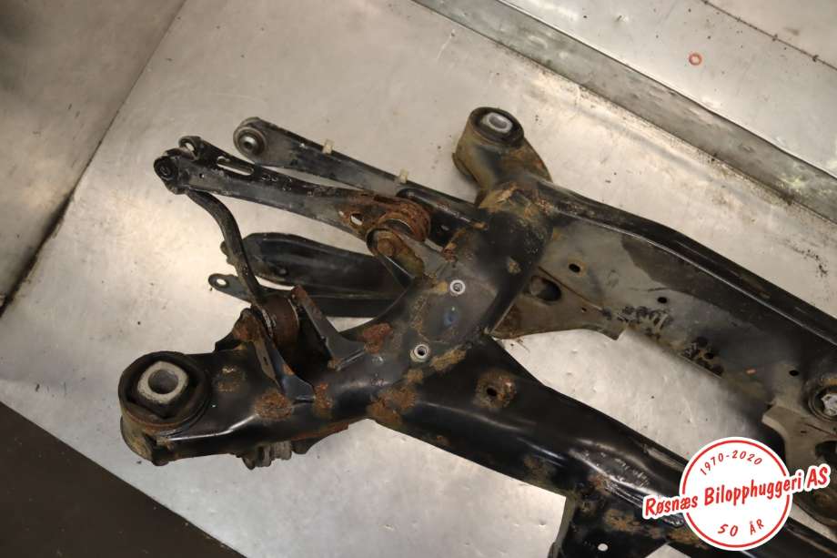Travers bak til BMW X3 2010-2017 (F25) (F25) (BMW|33 31 6 857 983|)