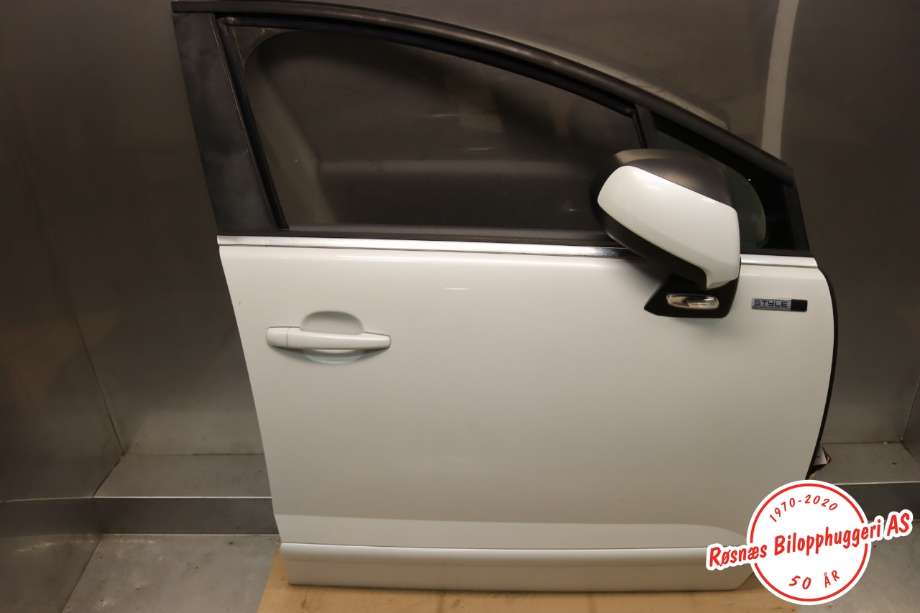 Dør høyre foran til Peugeot 5008, 2010-2017 (Type I)  (PEUGEOT|9004 AV)