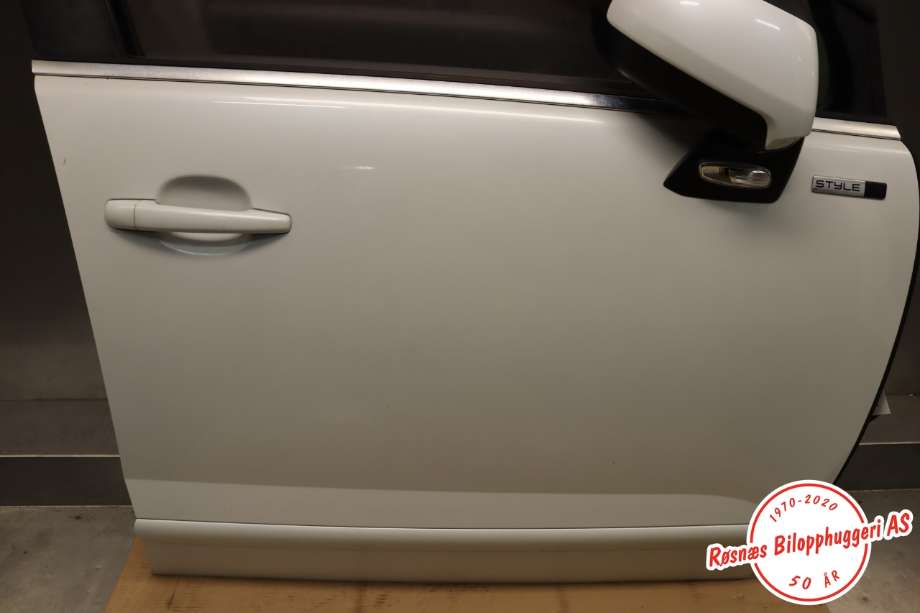 Dør høyre foran til Peugeot 5008 2010-2017 (Type I) (PEUGEOT|9004 AV|)