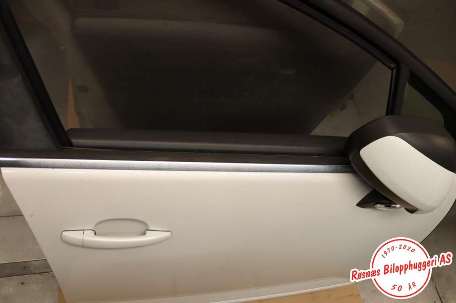 Dør høyre foran til Peugeot 5008 2010-2017 (Type I) (PEUGEOT|9004 AV|)
