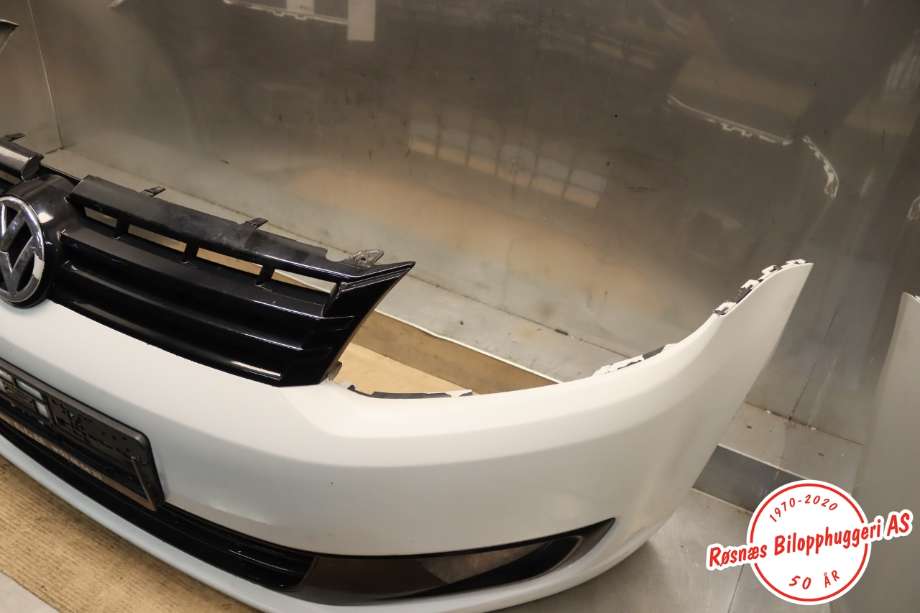 Støtfanger foran til VW Caddy 2010-2015 (Type III, Fase 2) (VOLKSWAGEN|2K5 807 217|)