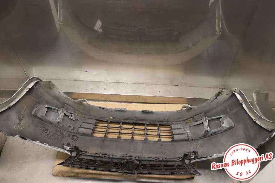 Støtfanger foran til VW Caddy 2010-2015 (Type III, Fase 2) (VOLKSWAGEN|2K5 807 217|)