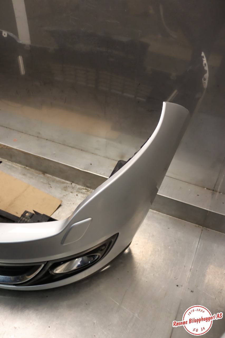 Støtfanger foran til Renault Megane 2009-2016 Type III  (RENAULT|)