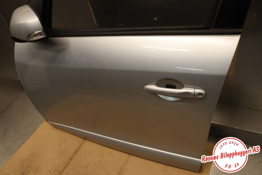 Dør venstre foran til Renault Megane 2009-2016 Type III  (RENAULT|801015772R|)