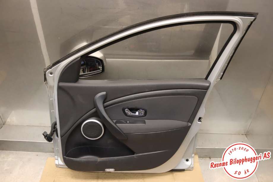 Dør høyre foran til Renault Megane 2009-2016 Type III  (RENAULT|)