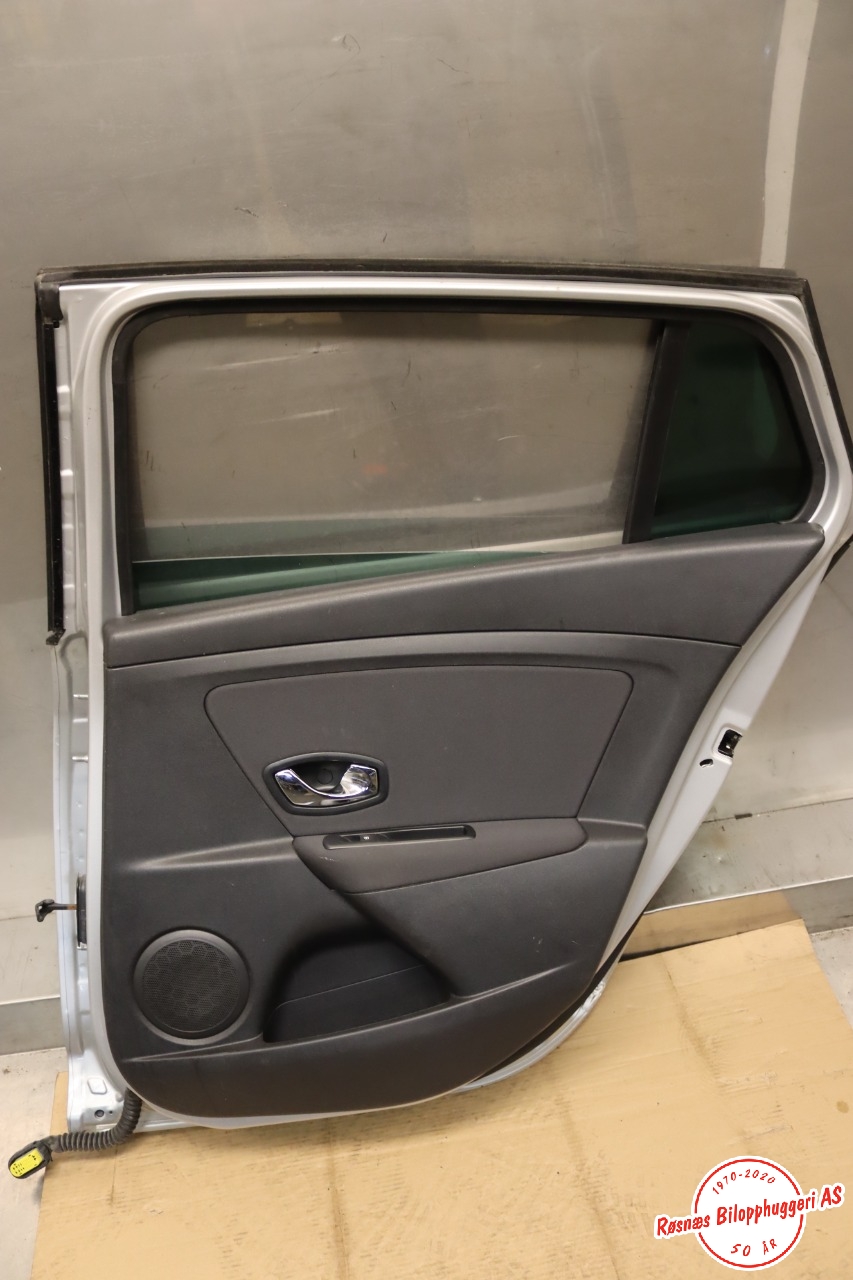 Dør høyre bak til Renault Megane 2009-2016 Type III  (RENAULT|)
