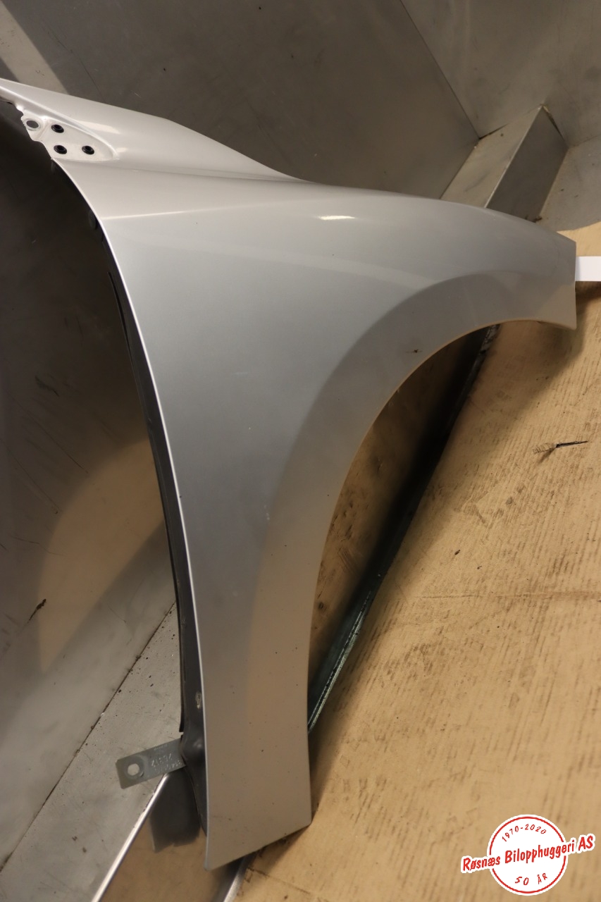 Skjerm høyre foran til Renault Megane 2009-2016 Type III  (RENAULT|)