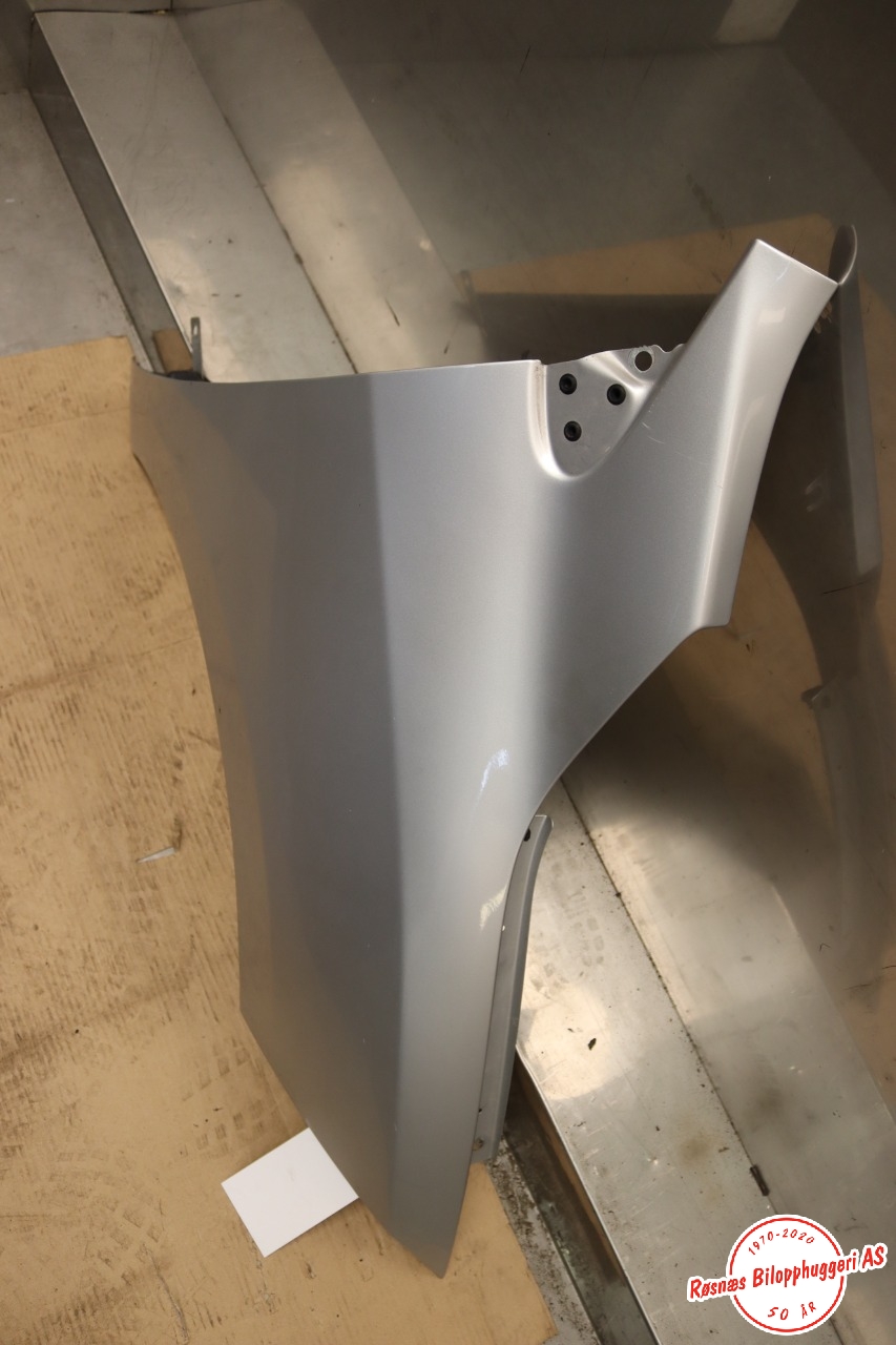 Skjerm høyre foran til Renault Megane 2009-2016 Type III  (RENAULT|)