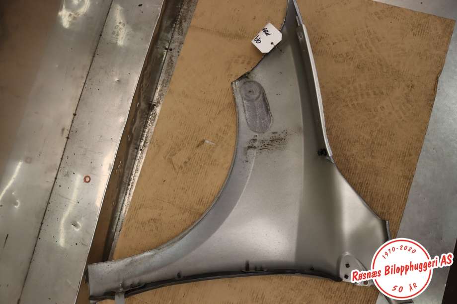 Skjerm høyre foran til Renault Megane 2009-2016 Type III  (RENAULT|)
