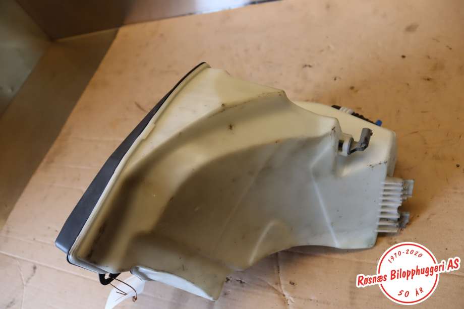 Spylertank til BMW X3 2007-2010 (Fase 2) (E83) (E83) (BMW|61663403212|)