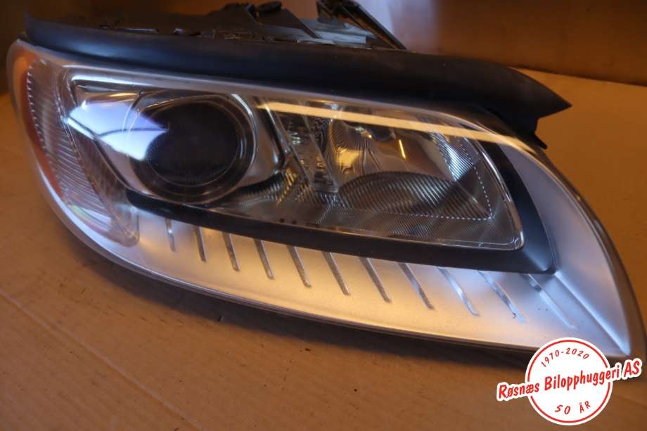 Frontlykt høyre halogen til Volvo V70 2007-2013 (Type III, Fase 1)  (VOLVO|31283916||31353539)