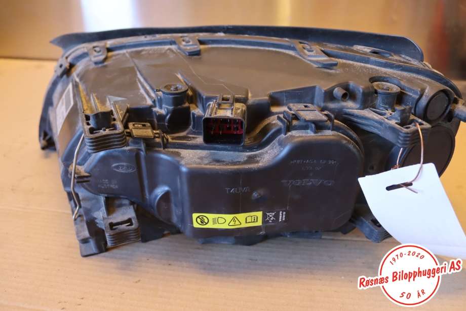 Frontlykt høyre halogen til Volvo V70 2007-2013 (Type III, Fase 1)  (VOLVO|31283916||31353539)