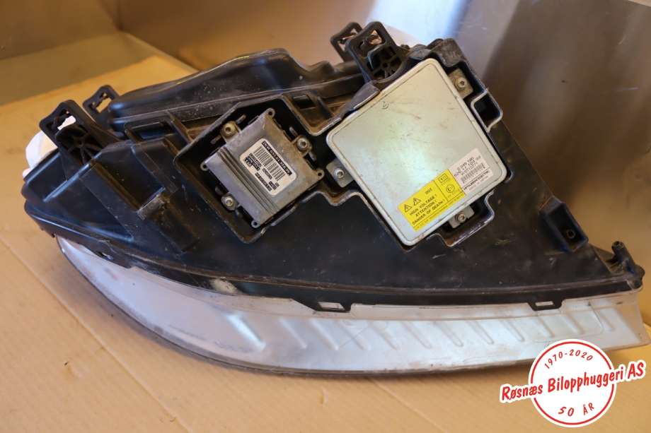 Frontlykt venstre halogen til Volvo V70 2007-2013 (Type III, Fase 1) (VOLVO|31283915|)