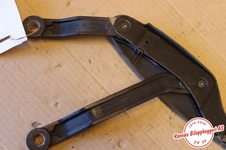 Viskerarmer frontrute til Mercedes S-Klasse 2005-2013 (W221) (W221) (MERCEDES|A 221 820 02 44|)