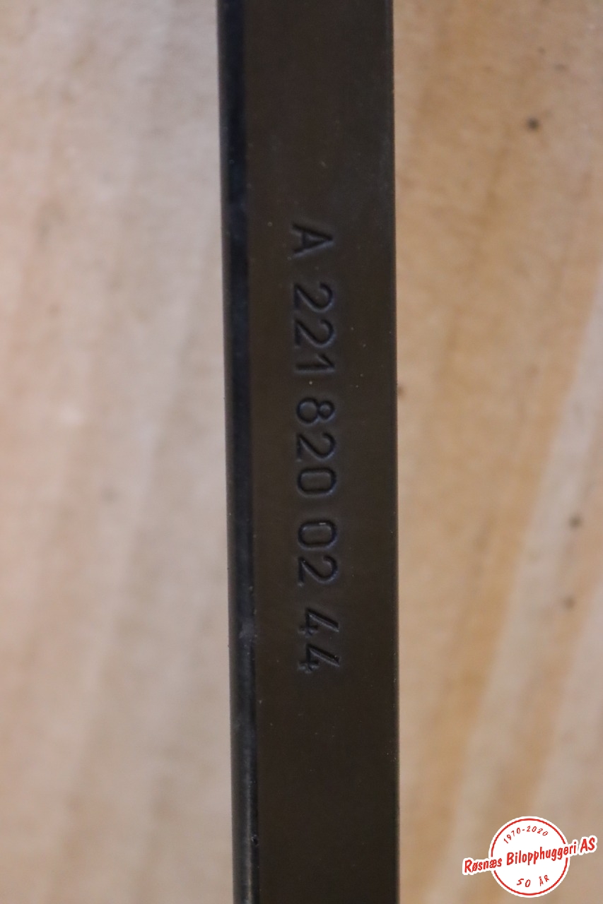 Viskerarmer frontrute til Mercedes S-Klasse 2005-2013 (W221) (W221) (MERCEDES|A 221 820 02 44|)