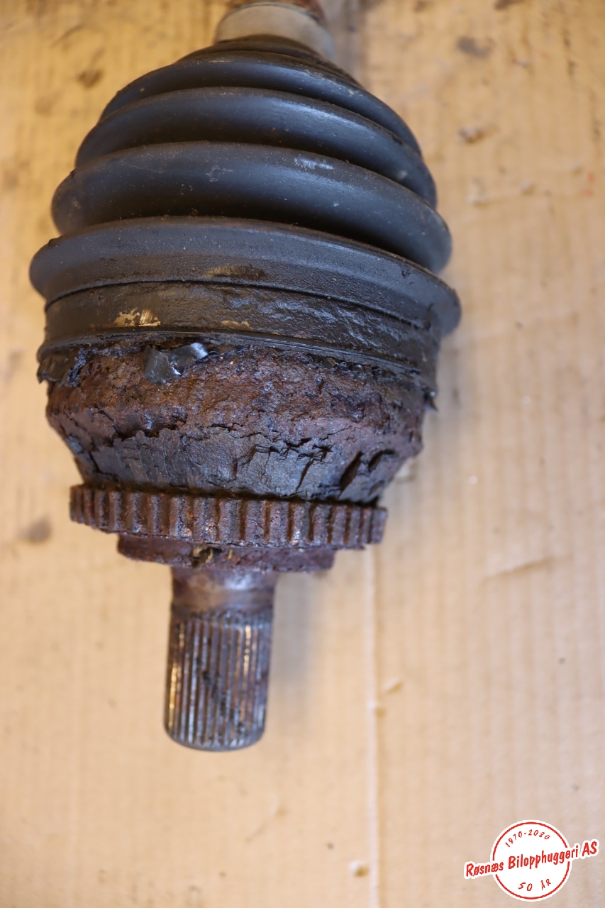 Drivaksel venstre foran til Volvo V70 2000-2004 (Type II, Fase 1) (VOLVO|8252034|)