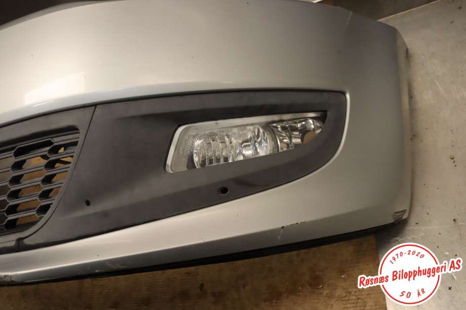 Støtfanger foran til VW Polo 2009-2014 (Type V, Fase 1)  (VOLKSWAGEN|6R0 807 221 R|)