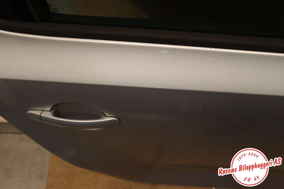 Dør høyre bak til VW Polo 2009-2014 (Type V, Fase 1)  (VOLKSWAGEN|6R4 833 056 J|)