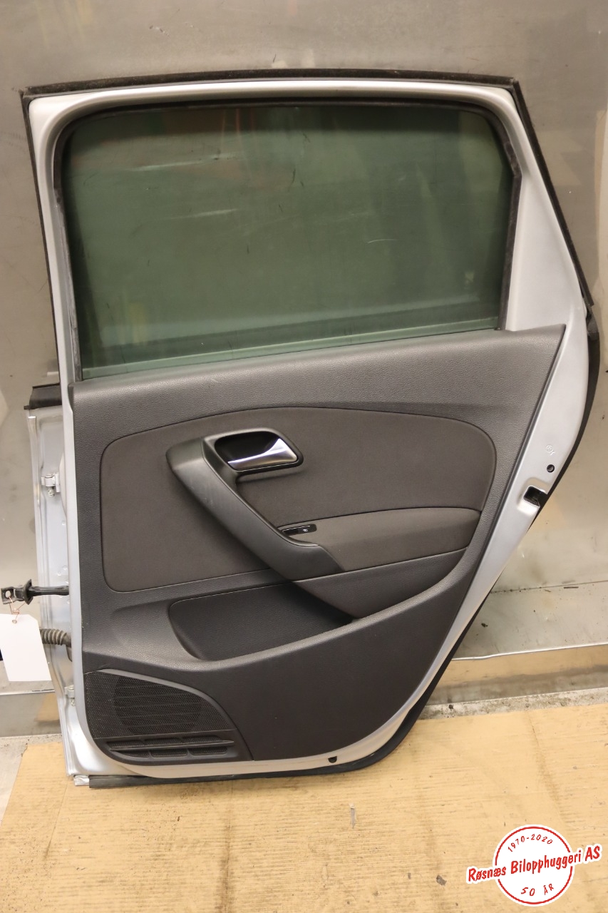 Dør høyre bak til VW Polo 2009-2014 (Type V, Fase 1)  (VOLKSWAGEN|6R4 833 056 J|)