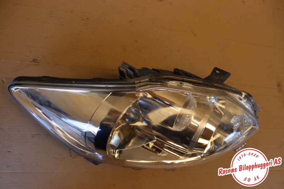 Frontlykt høyre halogen til Toyota Auris 2010-2012 (Type I, Fase 2) (TOYOTA|8113002A70||81110-02A70)