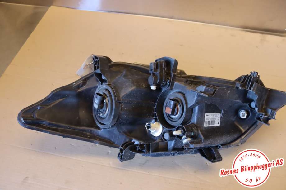 Frontlykt høyre halogen til Toyota Auris 2010-2012 (Type I, Fase 2) (TOYOTA|8113002A70||81110-02A70)