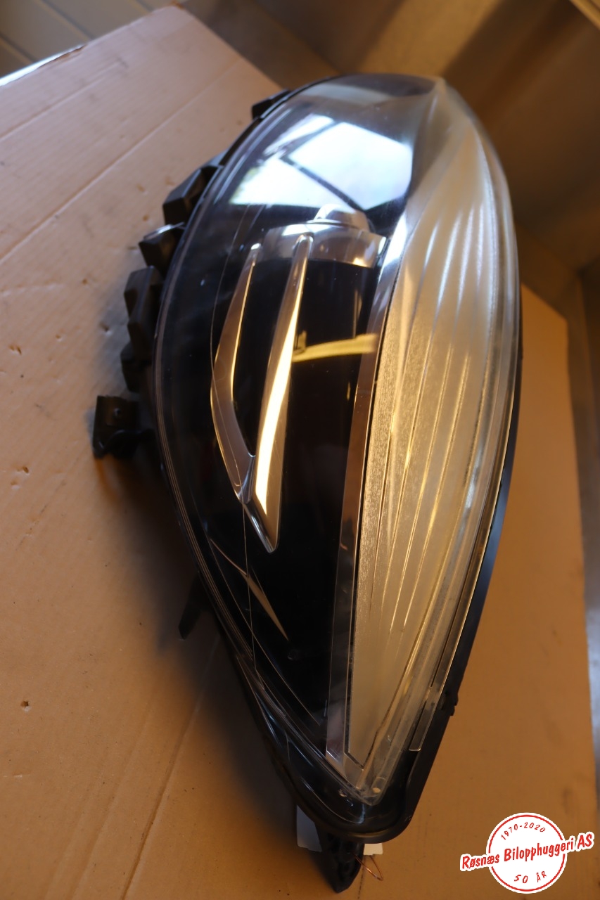 Frontlykt venstre halogen til Renault Scenic 2009-2016 (Type III) (RENAULT|260607160R|)