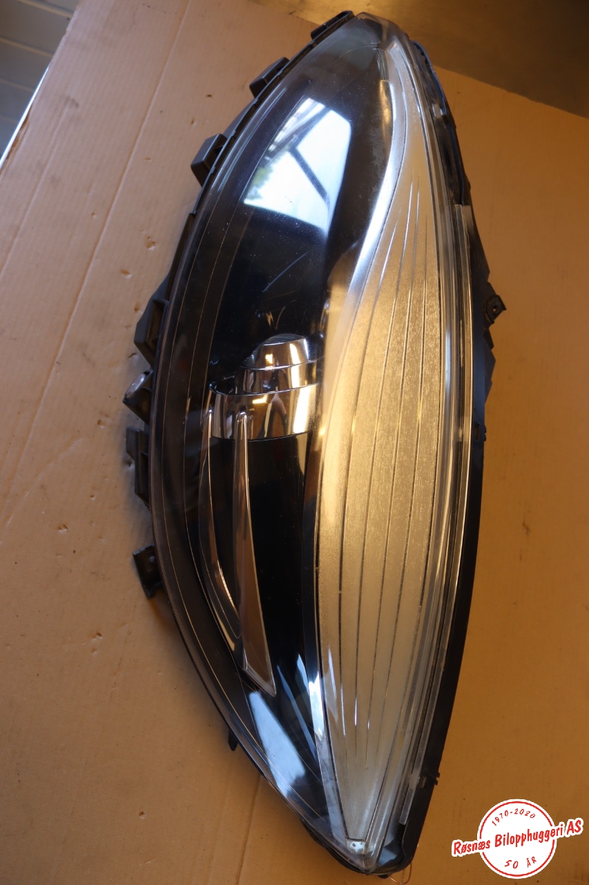 Frontlykt venstre halogen til Renault Scenic 2009-2016 (Type III) (RENAULT|260607160R|)