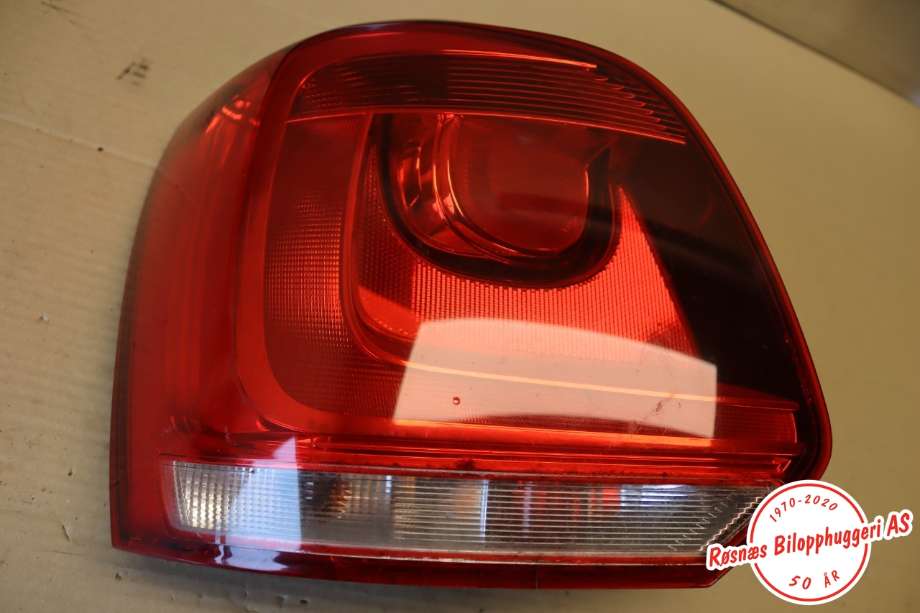 Baklykt venstre til VW Polo 2009-2014 (Type V, Fase 1) (VOLKSWAGEN|6R0 945 095 AH|)