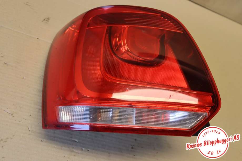 Baklykt venstre til VW Polo 2009-2014 (Type V, Fase 1) (VOLKSWAGEN|6R0 945 095 AH|)