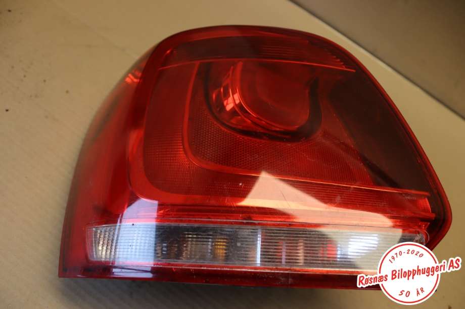 Baklykt venstre til VW Polo 2009-2014 (Type V, Fase 1) (VOLKSWAGEN|6R0 945 095 AH|)