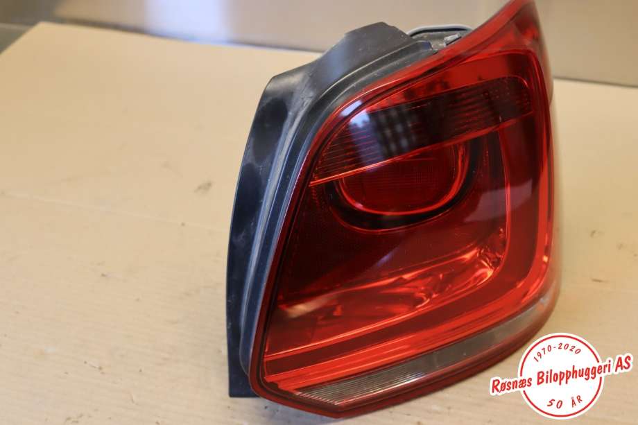 Baklykt høyre til VW Polo 2009-2014 (Type V, Fase 1)  (6R0 945 096 AH|)