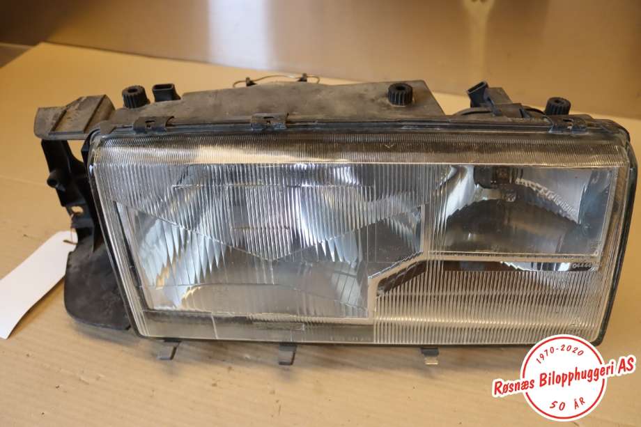 Frontlykt høyre halogen til Volvo 740 1988-1992 (VOLVO|3518253||0301078152)