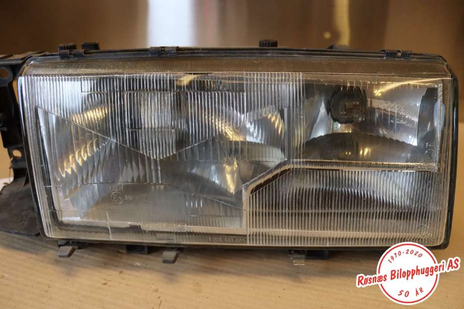 Frontlykt høyre halogen til Volvo 740 1988-1992 (VOLVO|3518253||0301078152)