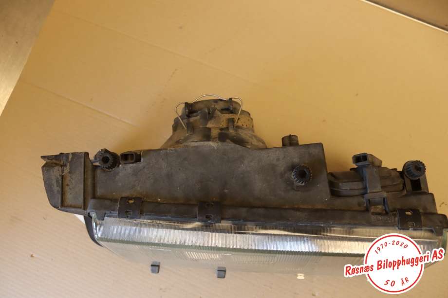 Frontlykt høyre halogen til Volvo 740 1988-1992 (VOLVO|3518253||0301078152)