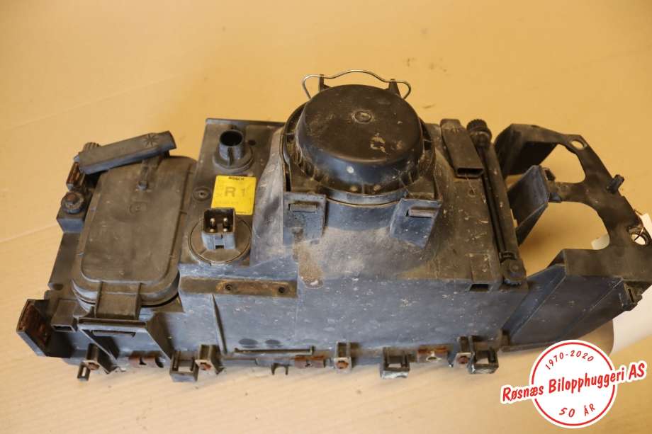 Frontlykt høyre halogen til Volvo 740 1988-1992 (VOLVO|3518253||0301078152)