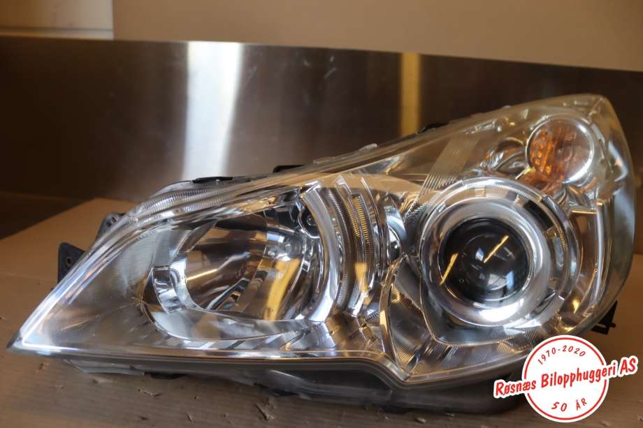 Frontlykt venstre halogen til Subaru Outback 2009-2014 (Type IV)  (84001AJ110|)