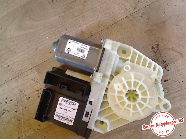 Ruteheis venstre foran til VW Golf VI 2008-2012  (VOLKSWAGEN|5K0959793A|)