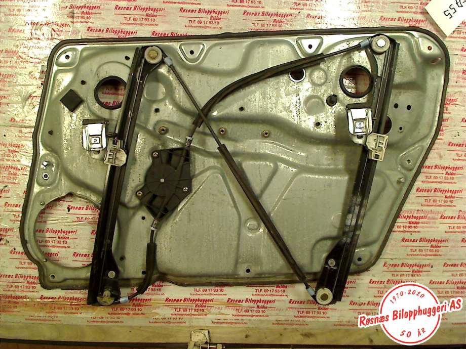 Ruteheis høyre til VW Passat 2001-2005 (B5,3BG) (B5,3BG) (VOLKSWAGEN|3B4837751LJ|0344208943|)