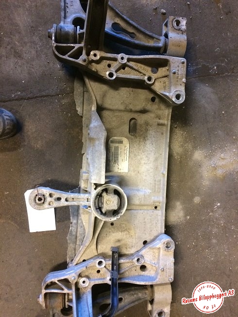 Travers foran hoved til VW Touran 2003-2006 (Type I, Fase 1)  (VOLKSWAGEN|1K0199313H|)