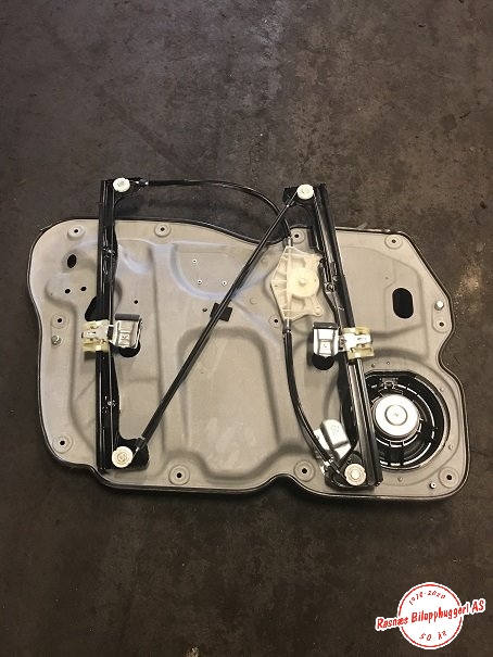 Ruteheis til VW Caddy, 2010-2015 (Type III, Fase 2)  (VOLKSWAGEN|1T0837756)