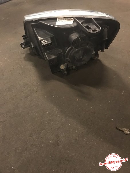 Frontlykt høyre halogen til Peugeot Partner 2002-2008 (Type I, Fase 2)  (PEUGEOT|9644150880|)