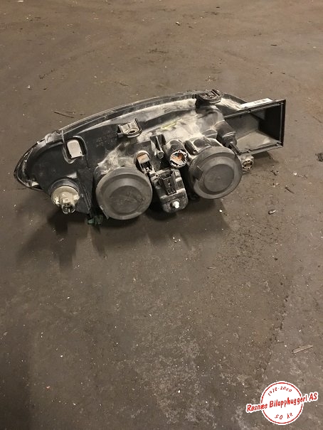 Frontlykt venstre halogen til Nissan Primera 1999-2002 (Fase 2) (P11) (P11) (NISSAN|89006454|260609F602|)