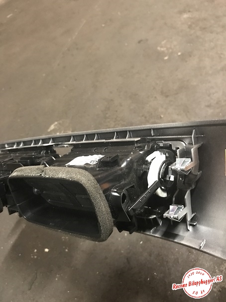 Dashbord friskluftdyse til BMW 3-Serie 2012-2018 (F30/F31/F34) (F30/F31/F34) (BMW|9218552|)
