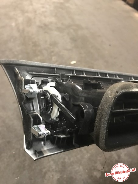 Dashbord friskluftdyse til BMW 3-Serie 2012-2018 (F30/F31/F34) (F30/F31/F34) (BMW|9218552|)