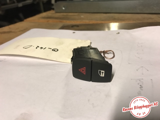 Bryter nødblink til BMW 1-Serie 2011-2015 (Fase 1) (F20/F21) (F20/F21) (BMW|923178603||6131923178603)