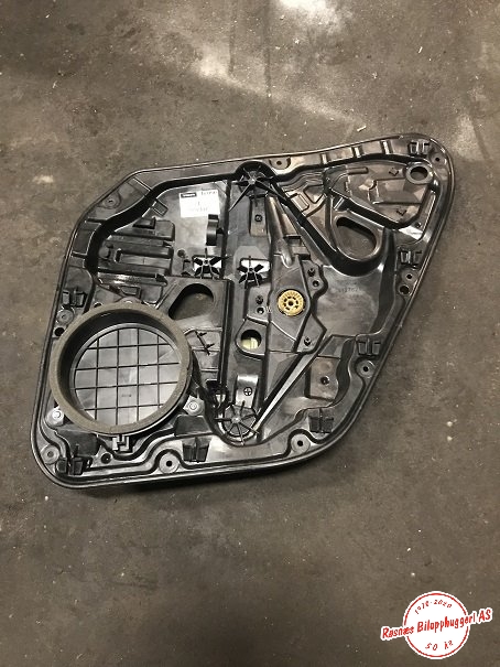 Ruteheis til Volvo V40 2012-2019  (VOLVO|31276218|)