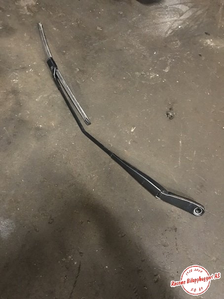 Viskerarmer frontrute til Volvo V40, 2012-2019  (VOLVO|)