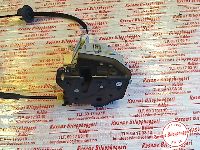 Låsekasse høyre til Audi A4 2007-2014 (Type IV) (B8) (B8) (AUDI|8K0 839 016 C|)
