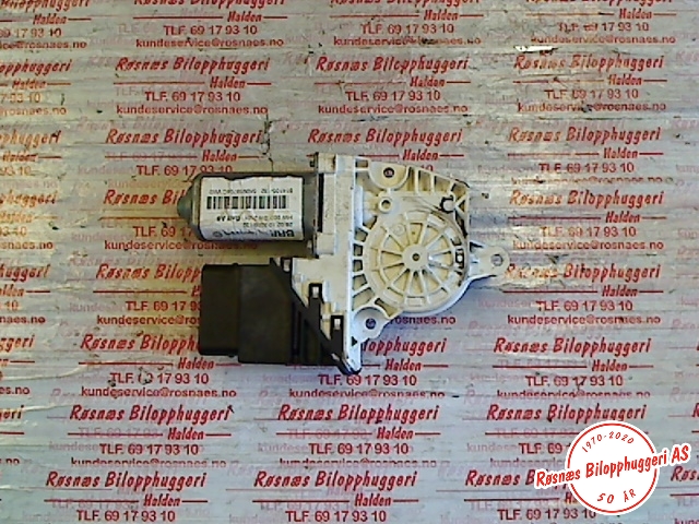 Ruteheis høyre til VW Golf VI 2008-2012  (VOLKSWAGEN|5K0959795|5K0959704C|)
