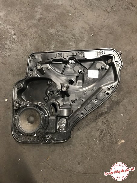 Ruteheis til VW Golf VI 2008-2012  (VOLKSWAGEN|5K4839730J|)